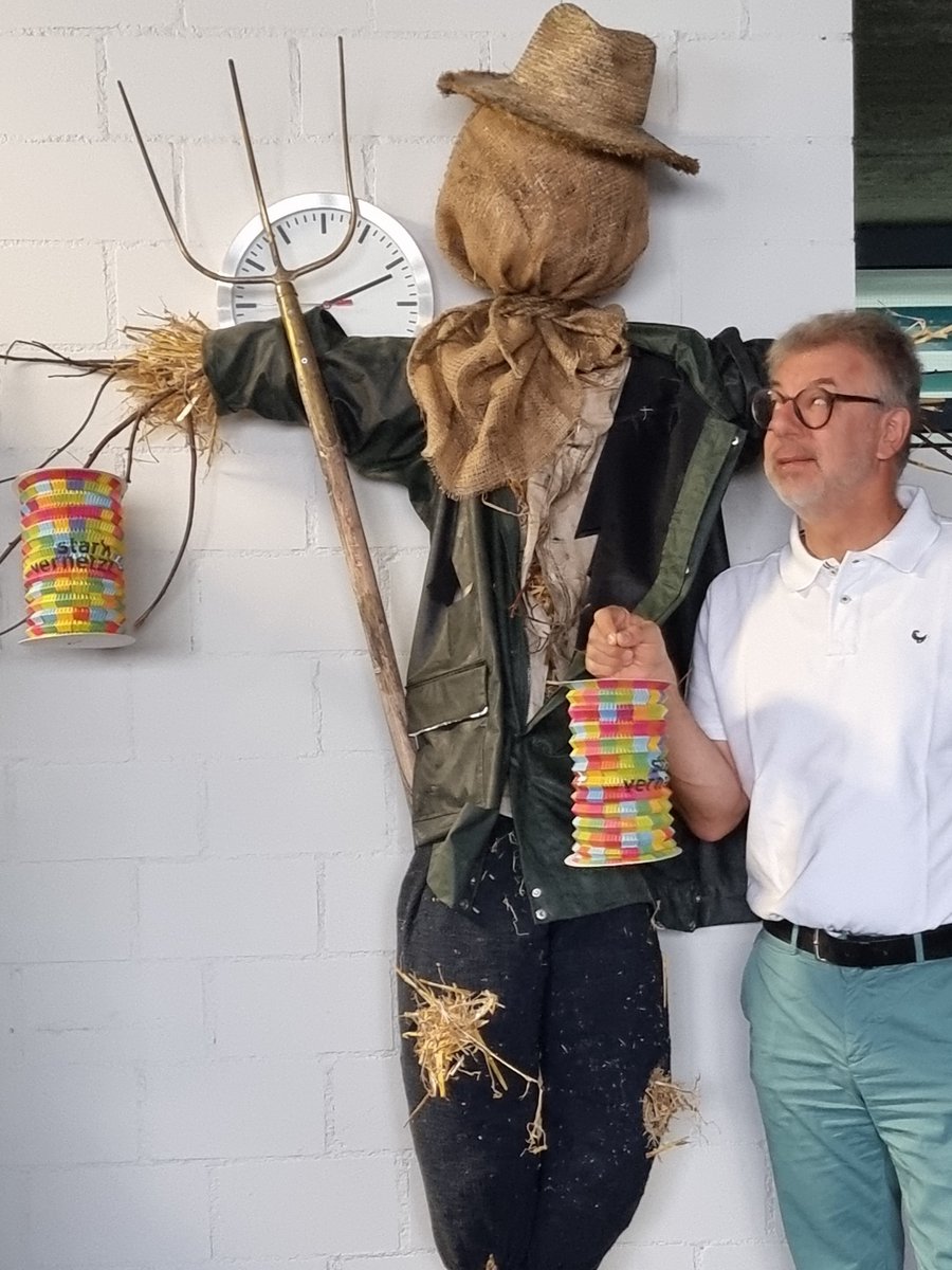 Unser neuer Angestellter «Päuli» wartet auf seinen Einsatz in der Kampagne für die Reform der Verrechnungssteuer (zukunft-sichern.ch/solothurn). Unterdessen wünscht er allen einen schönen 1. August 2022. Ich  schliesse mich dem Wunsch an!

#starkvernetzt
#zukunftsichern
#1August