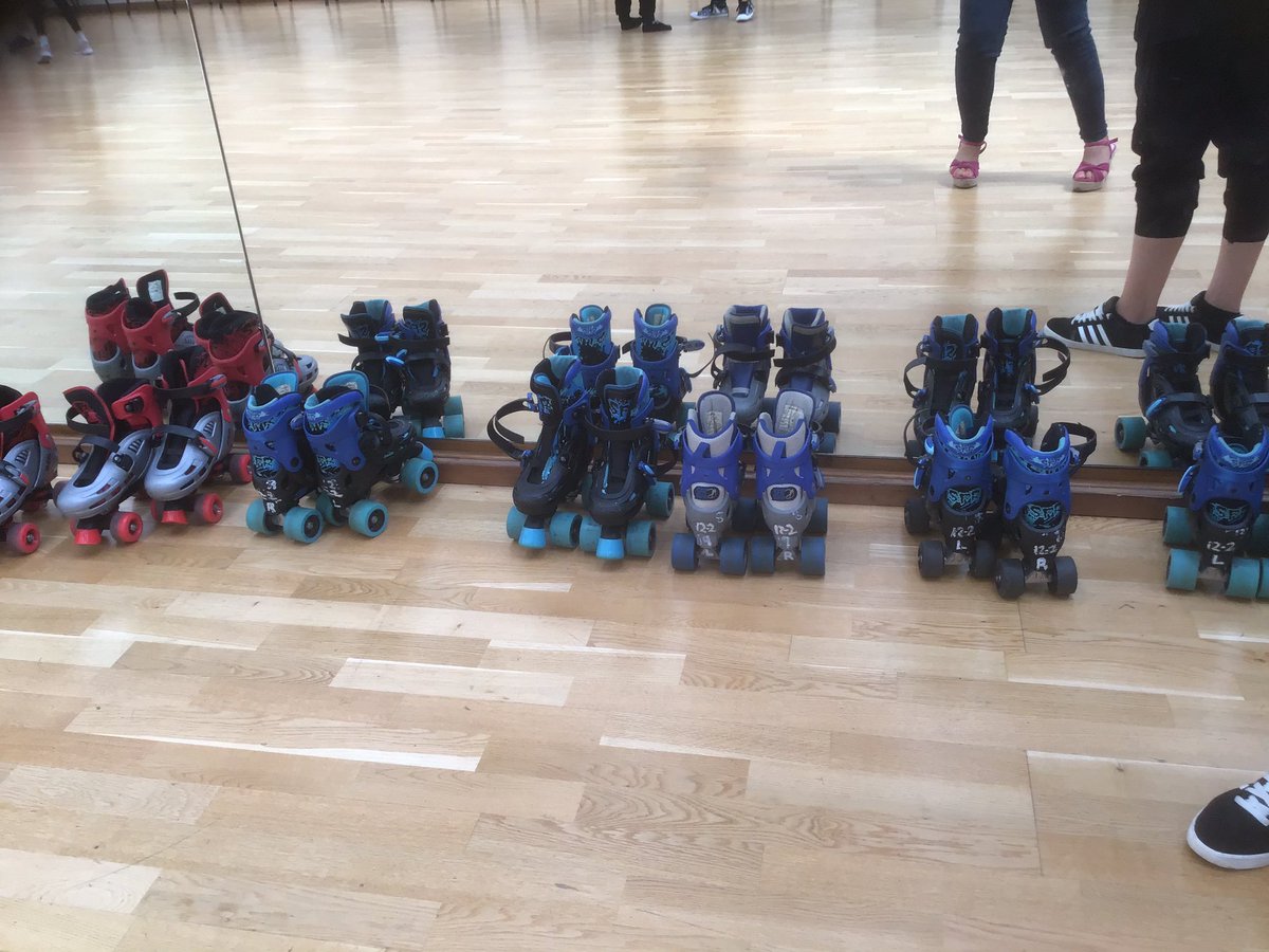 We were delighted to be invited to @CentreHawkhill #Clackssummerofwellbeing roller skate disco. The children had a great time as did @Mrs_Cully who couldn’t wait to get her roller skates on & join in on the fun. What an amazing community centre! 👏 #ClacksFWBP