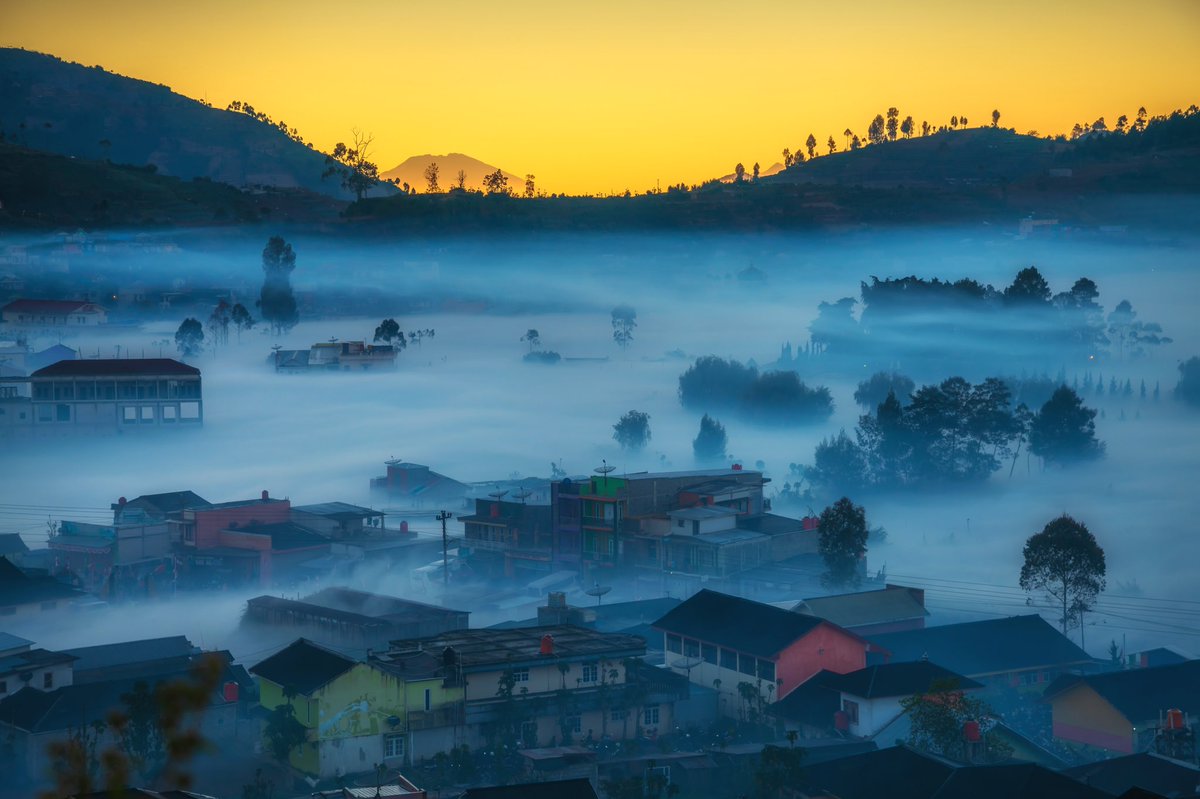Jateng_Twit's tweet photo. Paham dong kalau memotret ke sini itu perlu pengorbanan yang lebih dari sekedar  menahan udara dingin. Beku Bestie 🥶 #dieng #diengplateau #embunupas https://t.co/ISsDrGwgNJ
~ @novemlawalata