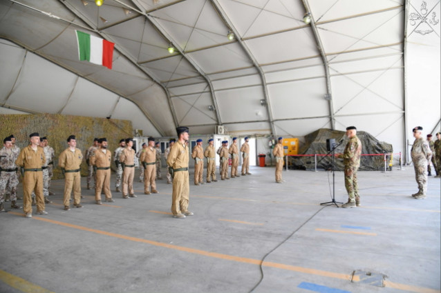 #Baghdad Il #CapoSMD Amm. #CavoDragone incontra i vertici politico militari della #Difesa irachena e visita il personale italiano impegnato in #Iraq ➡️bit.ly/CapoSMD_in_vis… #ForzeArmate🇮🇹 #UnaForzaperilPaese