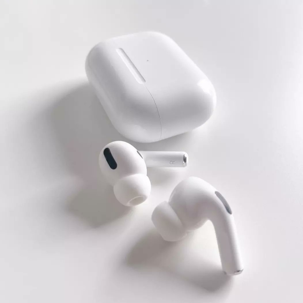 سحب على سماعة Airpods pro 🔥.

كل العليك ريتويت ولايك ❤️.

السحب موثق للمصداقية بالتوفيق للجميع.