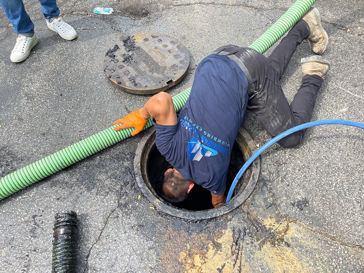 If you’re looking for the best hydro jetting services for your home or business in Chicagoland, then contact Suburban Sewer Experts today. 
suburbansewerexperts.com/service/hydro-…
#hydrojetting #hydrojettingchicago #hydrojetplumbers
