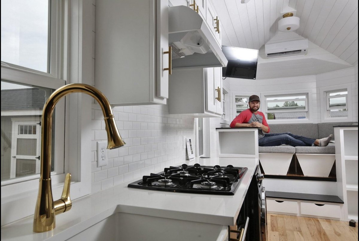 After a long week, there's nothing
better than kicking your feet up in the Modern Tiny
Living social area, as shown here in our 2nd ever
Kokosing build - which is aptly named Koko2.

We weren't as creative at naming the homes back
then, apparently.