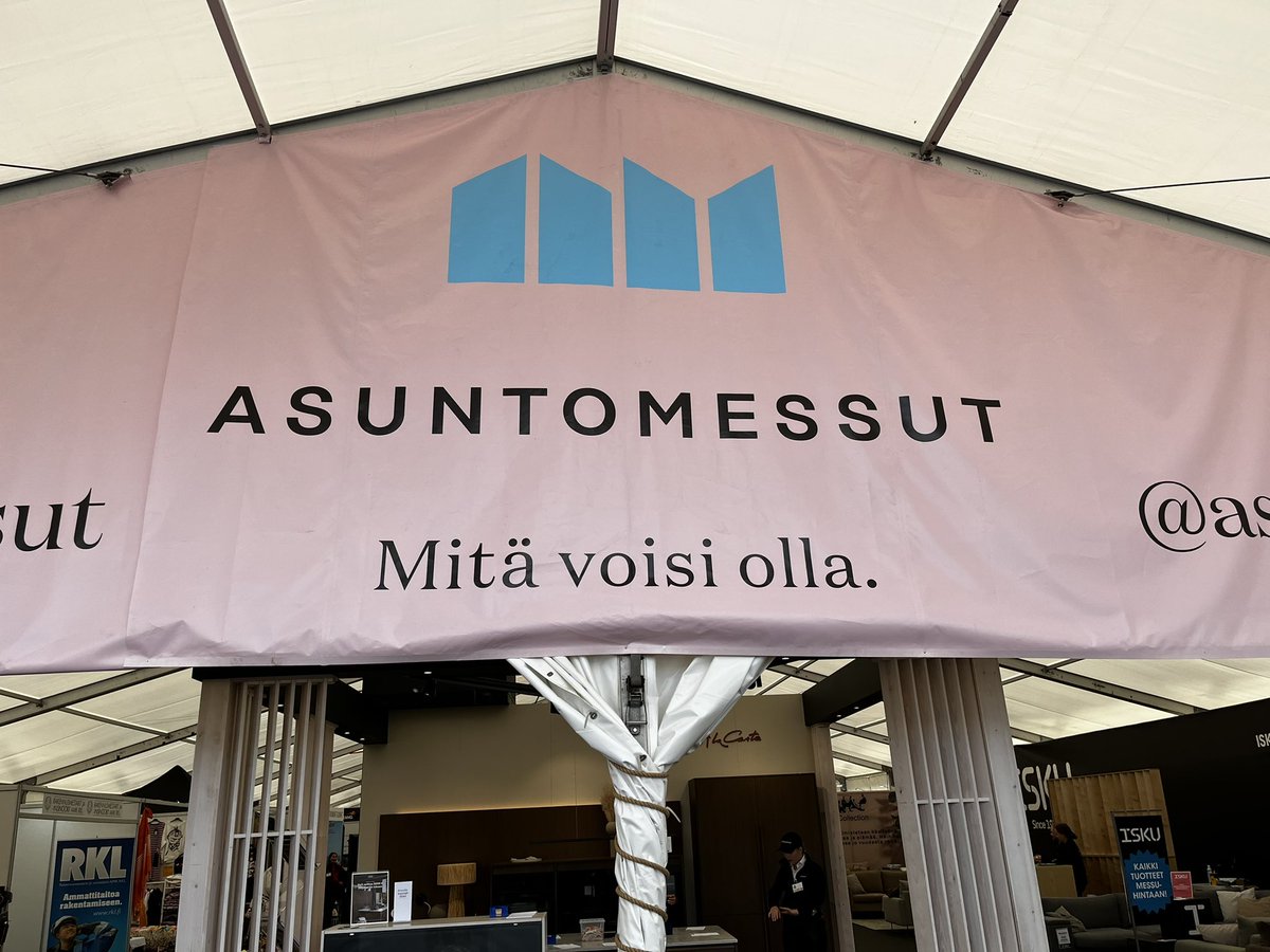 Oli muuten heittämällä vaikuttavin <a href="/Asuntomessut/">Asuntomessut</a> alue ainakin mun muistini mittaan. Hienosti aaltoilevien kallioiden lomassa monenmoista asumista.