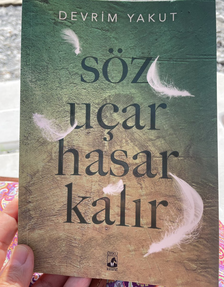 umuyap's tweet photo. Sevgili @devrimyakut , hep inandığım Söz Uçar Hasar Kalır mottosunu kaleminizle bize ne de güzel aktarmışsınız. Her öykü birbirinden içli, vurucu…Aklımın Aynalı Çarşısı’ndan sonra yine keyifle👏🏻👏🏻#sözuçarhasarkalır https://t.co/xjnsPpH69y