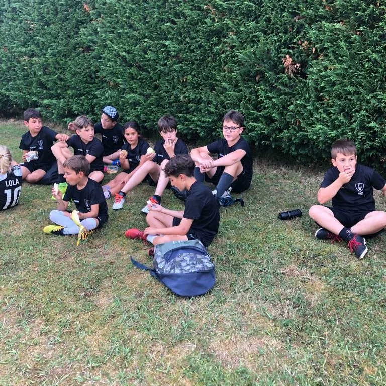 CDLealtad's tweet photo. Finaliza la edición del Campus Leal 2022.
Tras 3 semanas, los más peques han disfrutados de juegos, actividades y la presencia del entrenador y jugadores del primer equipo.
Hemos de dar las gracias a la familia Toyos por su predisposición y amabilidad con el club.
#CampusLeal🌞⚽ https://t.co/gM0ZKSXpN0