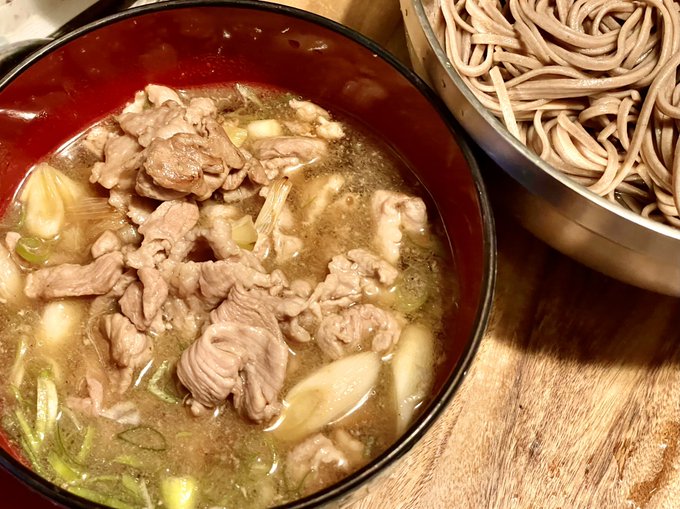 豚肉のつけ蕎麦にしましたなも
めんつゆにすこし中華出汁も入れて、つけ汁飲めるくらいめちゃうまい… 