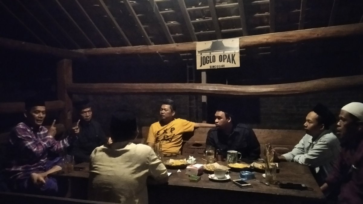 amithuhu's tweet photo. dadi ngene lhooo
Ojo nganti gladen luwih utomo timbang amaliah

Ojo nganti alesan kepaten obor luwih utomo timbang srawung

Ojo nganti alesan proyek luwih utomo timbang sinau

Rodat Singosaren 😂
mumet tur bungah lan ayem
mergo dirangkul meneh https://t.co/kvEvmkjsMW