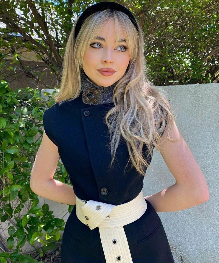 amigaria/namoraria comigo?

apelido: Carol / Eddie.
pronome: ela/dela
sexualidade: bissexual 
filme fav: malévola 1
série fav: family modern
altura: 1.50
animal favorito: pandinha 🐼
uma foto sua: