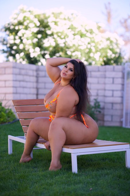 Have you guys been voting for me for @urbanXawards  ?! Vote in my category as many times as you want