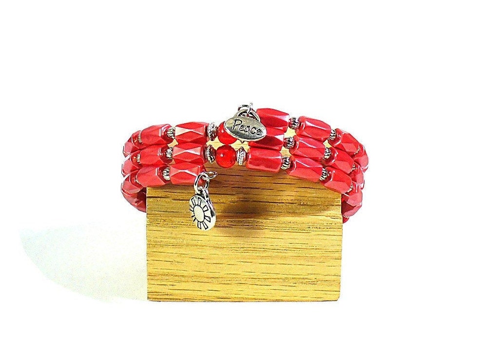 Red Magnetic Bracelet, Magnetic Memory Wire Bracelet, Bright Red and Silver tuppu.net/285f7baa #AngelBracelets #ChakraBracelets #SterlingSilver #MemoryWireBracelet