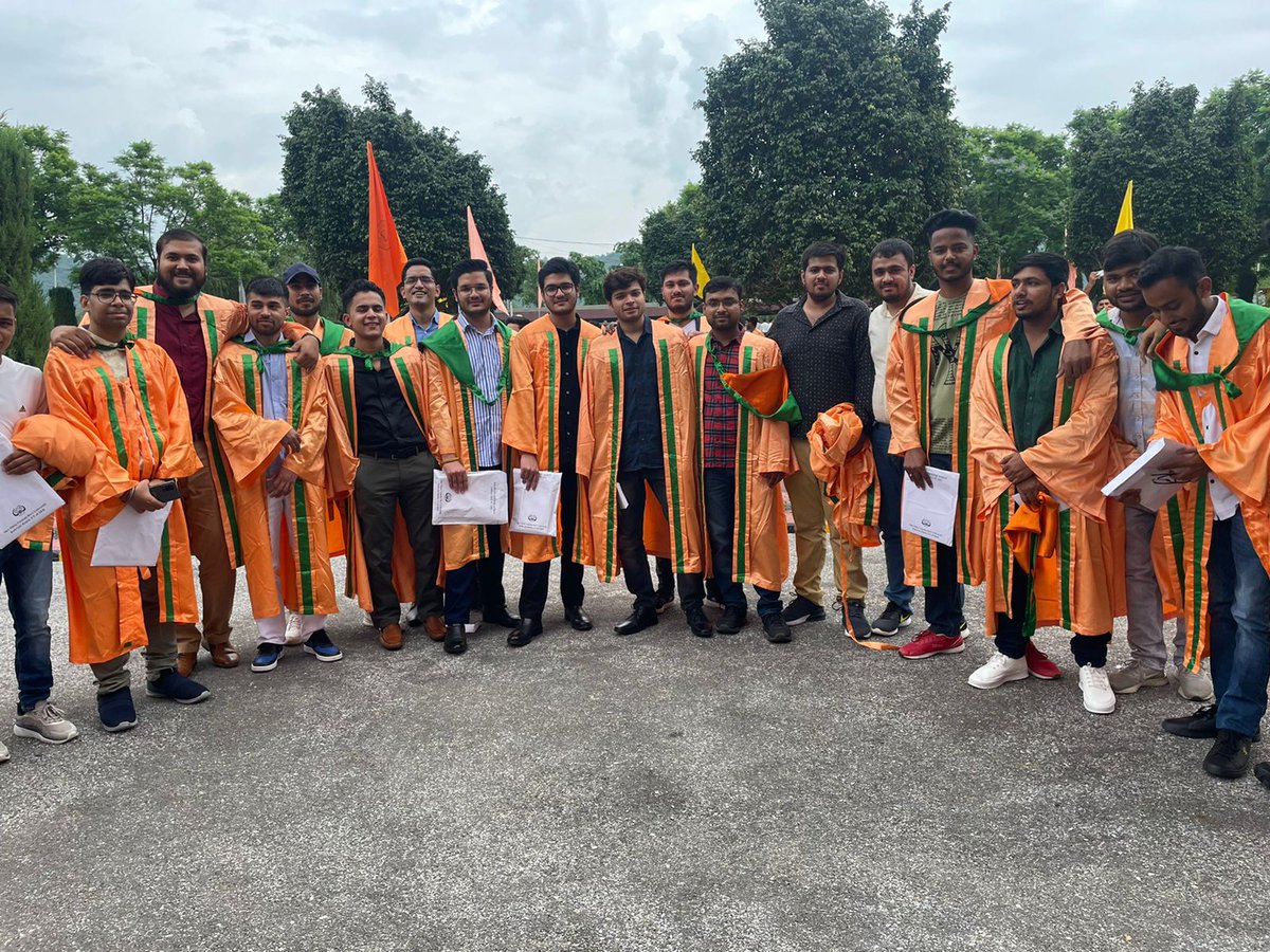 knakul853's tweet photo. Convocation 2017 Batch
#smvdu https://t.co/IRBVitjllq