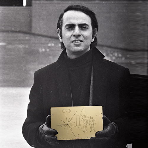 _Peru_143's tweet photo. Celebrating the 50th anniversary of NASA's Pioneer-10 probe that carried the famous golden plate designed as a message to extraterritorial life, the QOSMOSYS Project will be sending 50 artworks, made by artists around the globe into space fixed on board our Zeus-1 satellite :-) https://t.co/ArYOdxXPs3