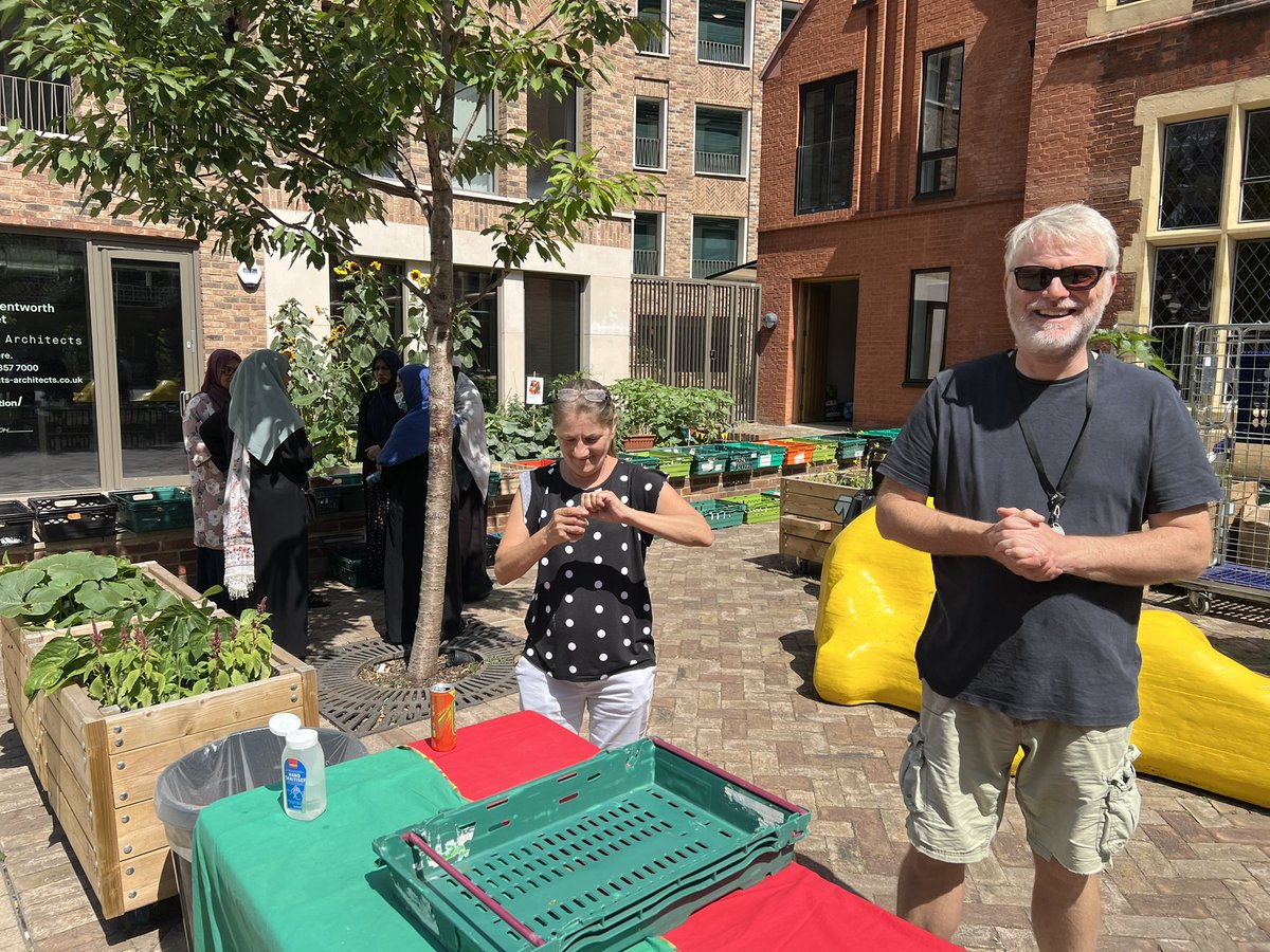 A pleasure to bump into an Eastend Homes <a href="/MontyReubenPaul/">Paul Wilson</a> Chef Ruby <a href="/FoodForAldgate/">Food For Aldgate</a> #tonybeehall <a href="/felixprojectuk/">thefelixproject</a>