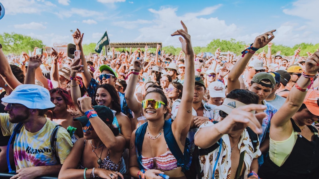 We LOVE our fans! 😍 Thank you guys for an incredible weekend full of awesome artist performances, fun times floating down the river, camping memories, and more! We're already stoked for #FloatFest2023 y'all! 🎉