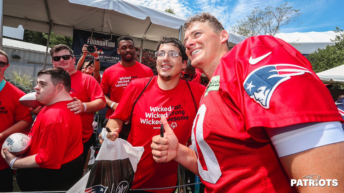 Patriots's tweet photo. Hanging with our @SpOlympicsMA champions 🥇🥈🥉

#PatsCamp | #ForeverNE https://t.co/JZXYgZk5A7