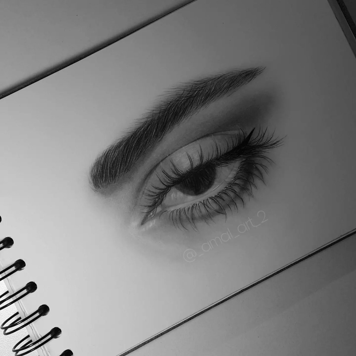 استعِنْ على صَلاحِ قلبِكَ بشيءٍ من العُزلةِ،
 فالقلبُ يُفسِدهُ الزِّحَام.