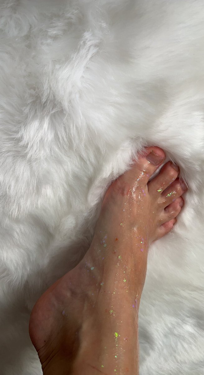 feetastics's tweet photo. Good Night my babes 💋🫐 enjoy your daily post https://t.co/JOVrncN5Od