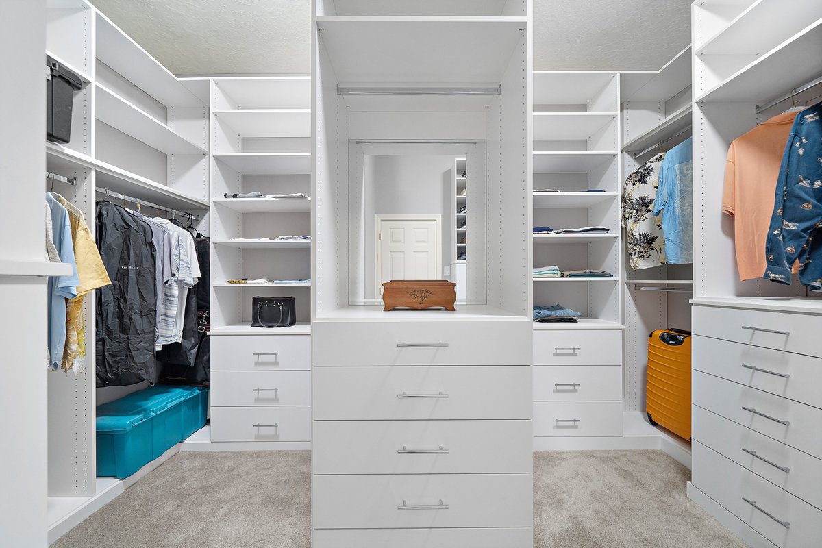 If simplicity is your style, we'll design the ideal space for you.  This stress free environment makes it easy to choose clothes and remember where your travel items are when you need them.  This is truly stress free and organized.  spacemanager.com
