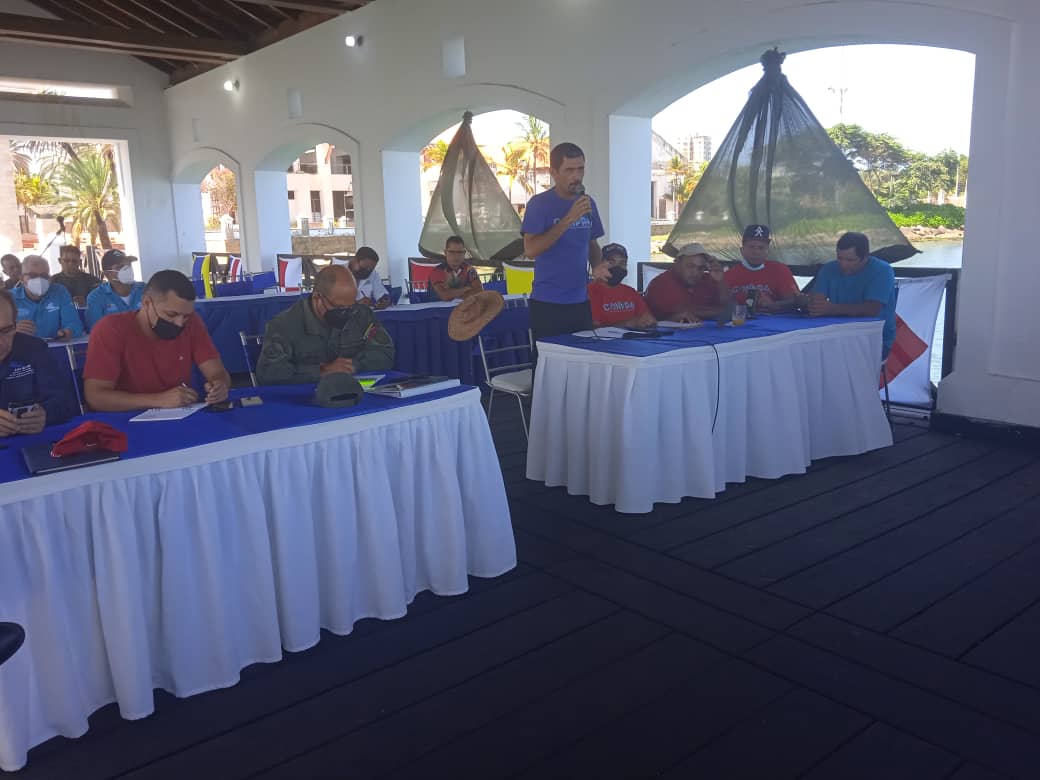 En la Asamblea de hoy en Nueva Esparta. Estuvimos trabajando con los voceros de los Consejos de Pescadores y con la directiva de la Asociación Pargo/Mero. Construyendo un nuevo ordenamiento Pesquero que potencie y proteja el sector!