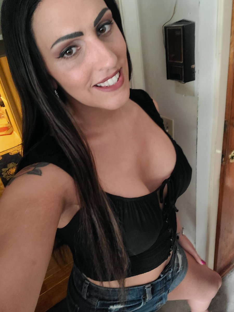 ts_SabrinaRose's tweet photo. Hope everyone is having a nice day! Can't wait for tomorrow night 😈 https://t.co/tRL40c7SxC