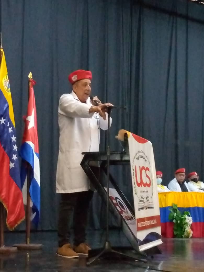 cubacooperaven's tweet photo. Se realizó la XI Cohorte de Médicos Integral Comunitario por la UCS Hugo Chávez. El acto estuvo presidido por la autoridad única de salud, Dr. Manuel Mauerera, y el Dr Ramón Calimano Meduiña, Vicejefe Primero del estado #Bolívar.

#CubaPorLaVida #CubaPorLaPaz #CubaCoopera #Cuba https://t.co/BR54oS3Glb