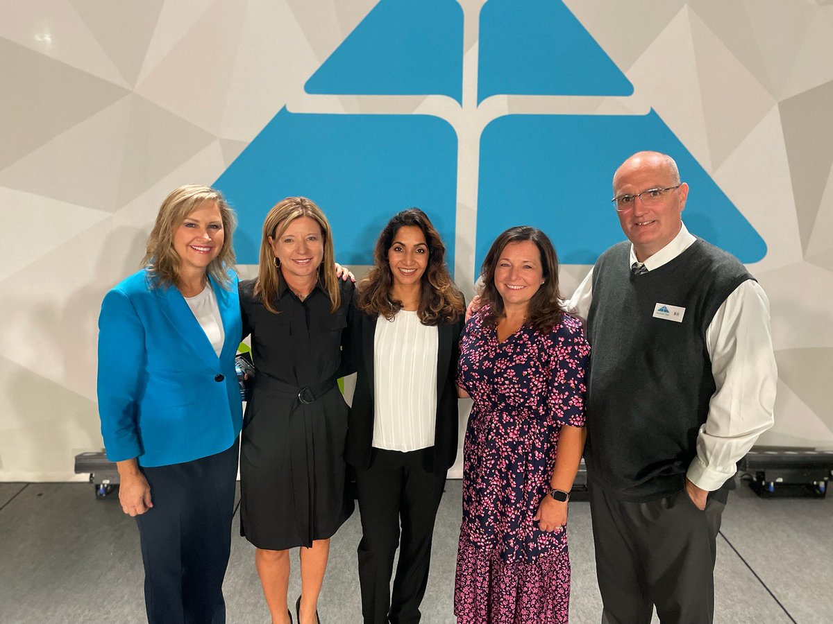 TFerribyThomas's tweet photo. The first High Impact Teams conference was amazing! I am so honored to have been a member of this team. #atplc @MariaNielsenPLC @plugusin @solutiontree https://t.co/gdnv4lyWZu