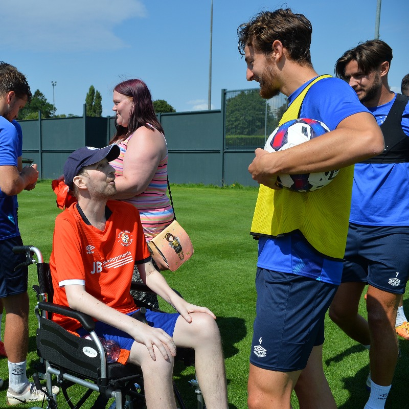 LutonTown's tweet photo. We all hope that Alfie, Mat and their family have a great day at Kenilworth Road tomorrow!

Mat's sister Joanna is running a mile a day in August in aid of @CR_UK. 

If you feel able to donate, you can do so here 👉 https://t.co/lvFfoTV3cw

#COYH