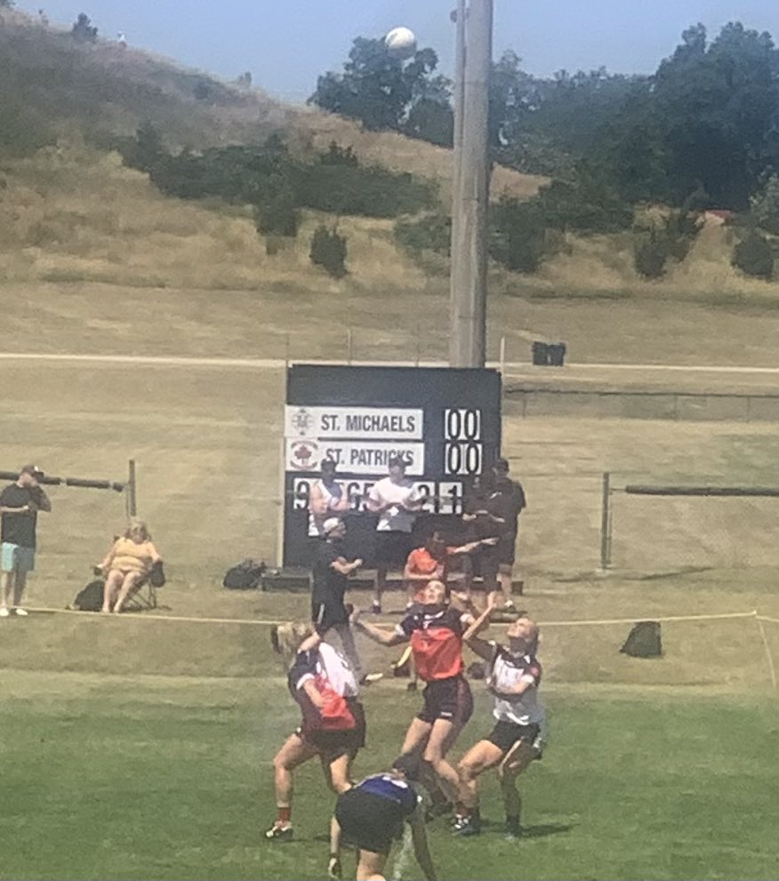 Now that’s a throw in! 🙄<a href="/StPatsToronto/">St.Pats GAA Toronto 🏐</a> vs <a href="/stmikesgaa/">St. Mikes GAA Toronto</a> <a href="/Toronto_GAA/">Toronto GAA 🇨🇦🏐🇮🇪</a>