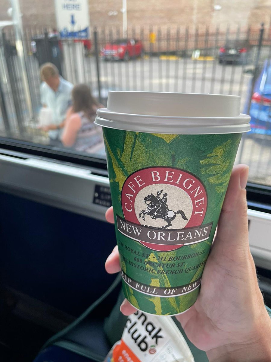 TheStartupBus's tweet photo. Busprenuers from @StartupBusFL hard at work https://t.co/cwHG2BnBmK