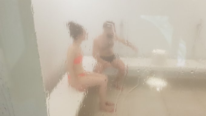 Hello everyone 😘 Here are some photos of me and B trying not to cause any attention ☺️😋 on our trip to