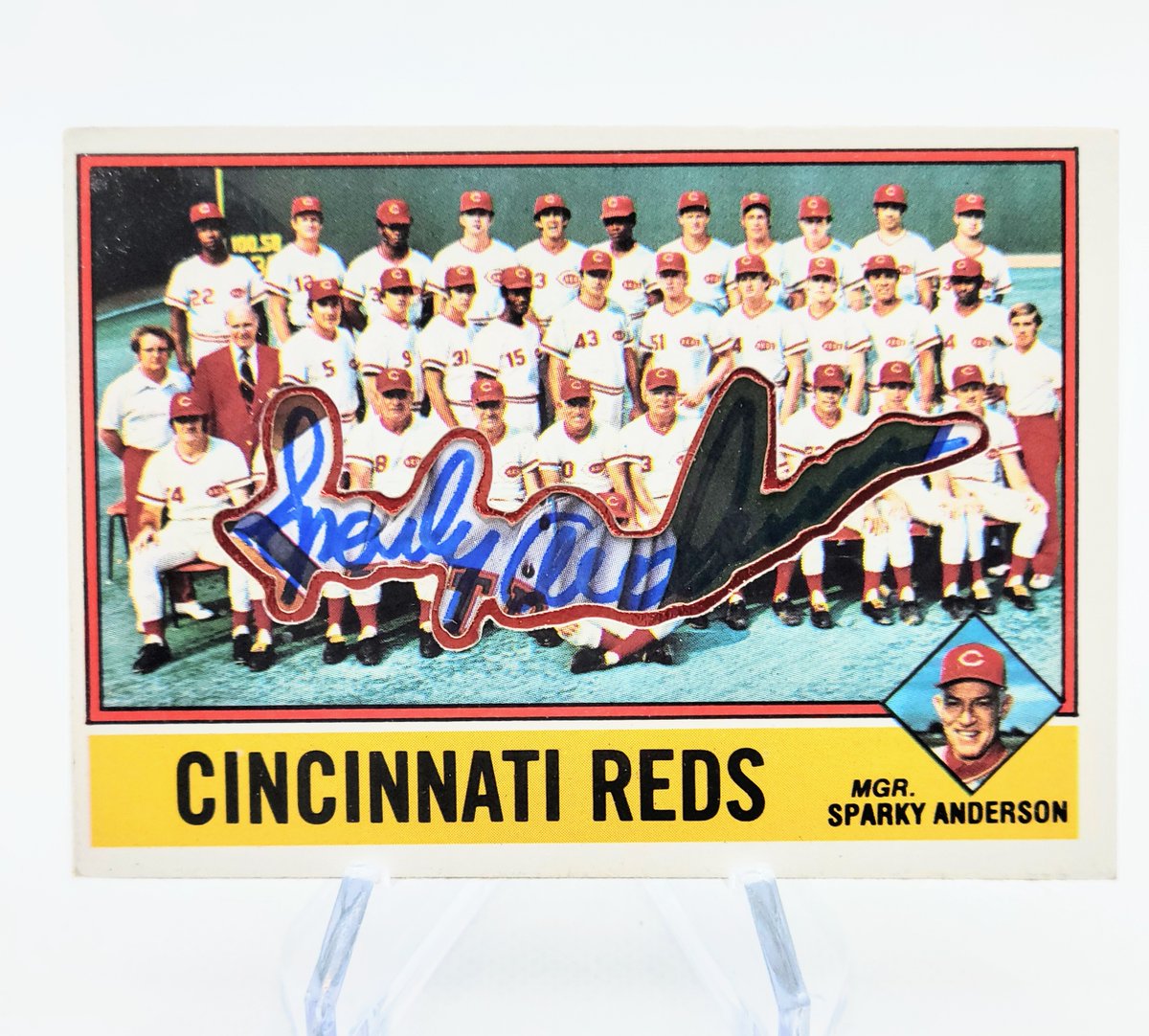 CardArtConnect's tweet photo. The Big Red Machine! Finally catching up on cut auto commissions. Definately not the best Sparky auto for this this but I love the concept. Might have to do a team photo card custom cut series at some point. #cardart #customcuts #reds #cincinnati #thehobby https://t.co/J0It9I433F