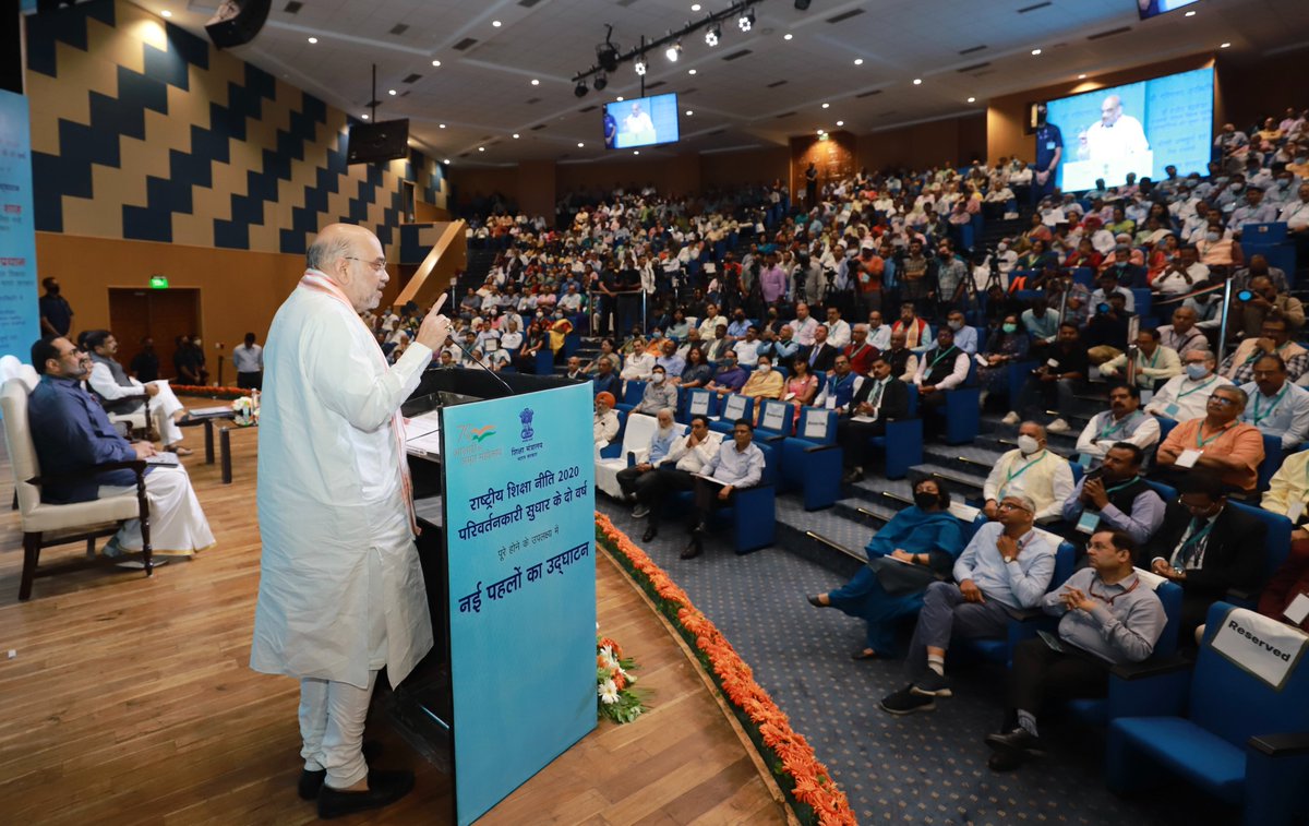 AmitShah's tweet photo. NEP-2020 मोदी जी के नेतृत्व में एक महान भारत की रचना का आधार स्तंभ सिद्ध होगी।

आज शिक्षा नीति-2020 की दूसरी वर्षगांठ पर इससे जुड़ी नई पहलों का उद्घाटन किया। ये देश में विश्वस्तरीय शिक्षा व्यवस्था उपलब्ध करा युवाओं को सुनहरा कल देने के @narendramodi जी के संकल्प को साकार करेंगी। https://t.co/bgPgMShnLC