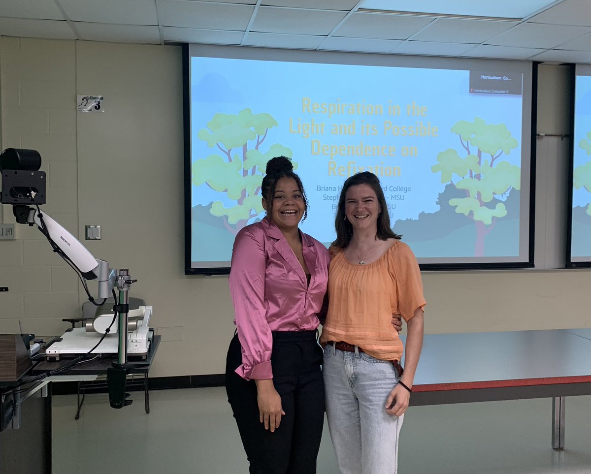 Our REU student Bri, mentored by our Postdoc <a href="/Steph_Schmiege/">Stephanie Schmiege</a>, presenting her summer research <a href="/plantgenmsu/">Cornelius Barry</a> symposium. Great job! 👏