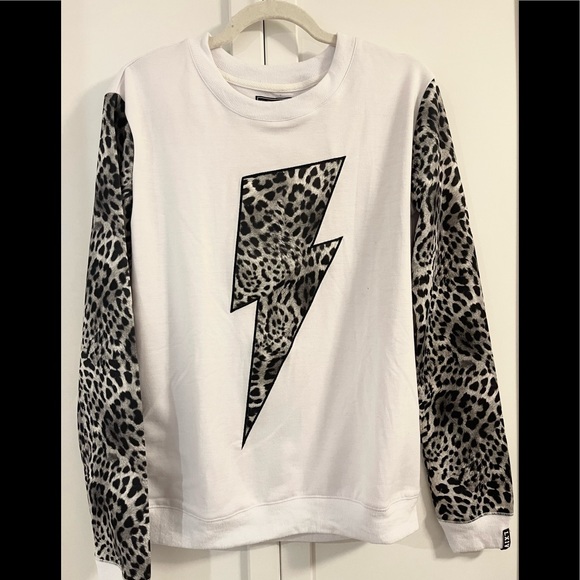 miamarketplace's tweet photo. So good I had to share! Check out all the items I'm loving on @Poshmarkapp #poshmark #fashion #style #shopmycloset #lxiv #rmrichards: https://t.co/HgEjz3lcOB https://t.co/wOi97huvAu