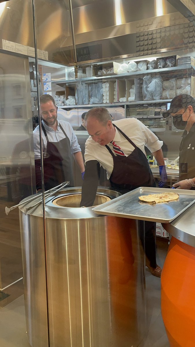 Welcome to the neighborhood <a href="/Choolaahyum/">Choolaah</a>! To celebrate they’re donating 30% of sales today to our kids’ sports programming - so swing by and enjoy a tasty &amp; affordable meal while helping Near West Side youth. @KerryMcCormack1 <a href="/tsmcnair/">Tom McNair</a> <a href="/NearWestRec/">Near West Recreation</a>