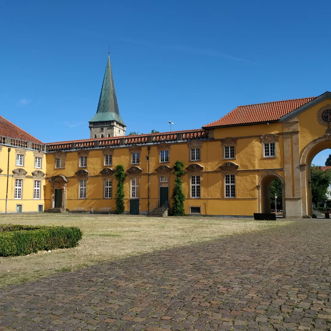 chandinski's tweet image. Last week I got to hang out in a sunny yellow castle and talk law and literature at the #OSI2022. It was also my first time presenting my own work and I&apos;m so grateful for the support and feedback (and pet pictures) I received from everyone! 💛