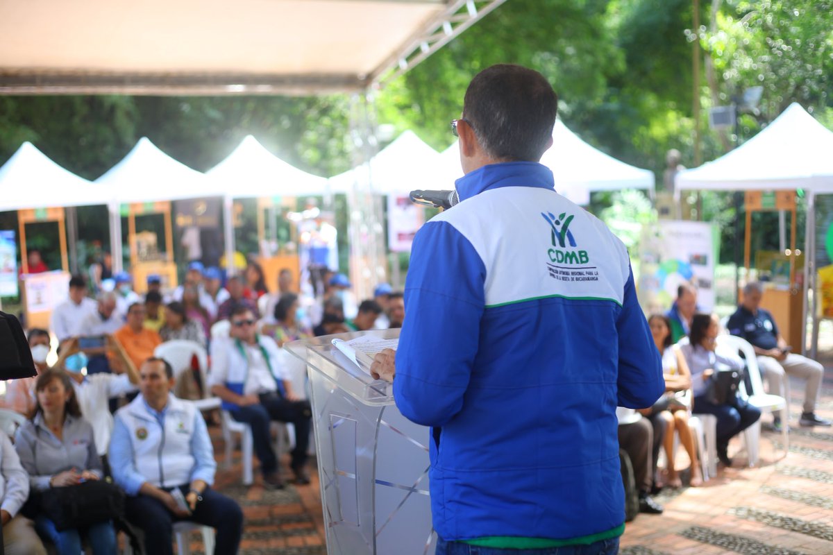 CARCDMB's tweet photo. La fuerza del crecimiento verde🍃 de #Santander se toma el jardín botánico #EloyValenzuela.

Con el liderazgo de @GobdeSantander, @CAS_SANTANDER y #CDMB damos inicio a un evento muy especial para presentar el documento oficial del Plan Departamental de #NegociosVerdes. https://t.co/asndr3Iwb1