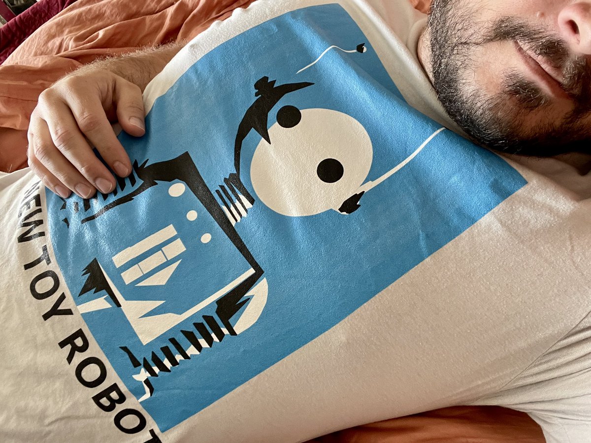 RealMFrancis's tweet image. It’s been a crazy week. I refuse to get out of bed. In an effort to technically be productive, I’m promoting one of my new shirts for New Toy Robot. Available soon. Ok, back to sleep. #newtoyrobot #merch #productdrop #tired #selfie