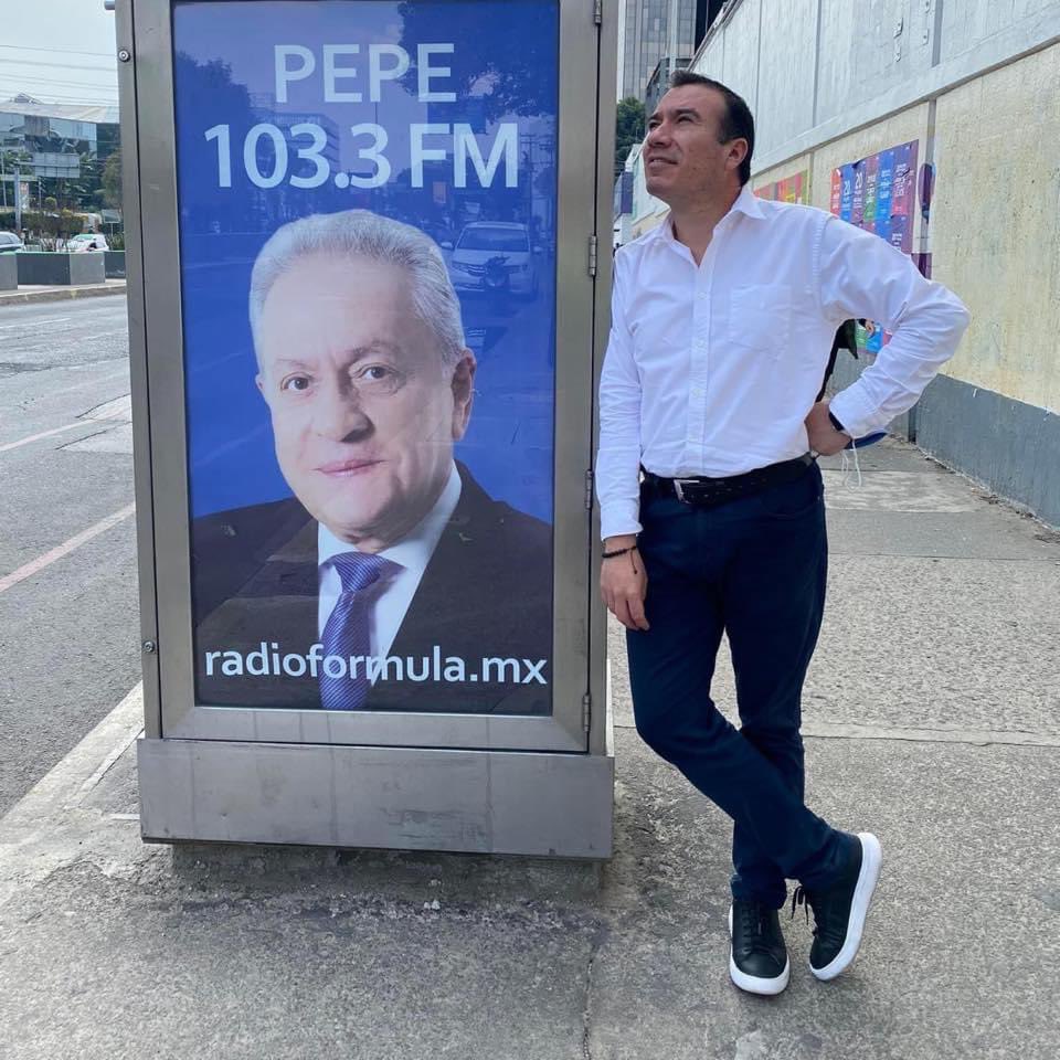 carllycos's tweet photo. —Nos vamos a Fórmula y quiero que te vengas con nosotros —me dijo @JoseCardenas1
—¿Dónde firmo? —contesté yo.
Y hoy cumplo 20 años produciendo el mejor noticiero de la tarde en todo el país. https://t.co/q9HIXjWxLU
