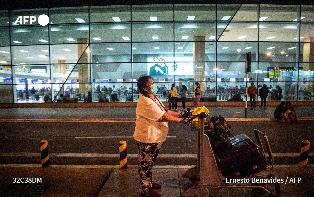 afpfr's tweet photo. Alors que le monde apprend à vivre avec le virus et que l'activité redémarre, les "mules" reprendront inévitablement du service #AFP 11/11

Retrouvez l'intégralité de notre article ici ➡️ https://t.co/RnUdqAJLGT

✍️ @mckuiper13 @JeromeTaylor https://t.co/Tw35T8YdJg