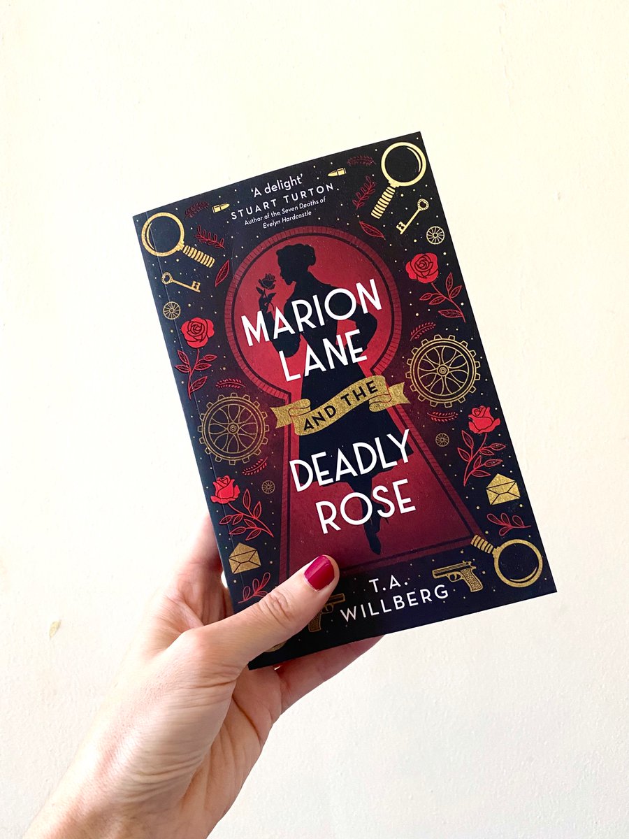 ⚜️GIVEAWAY⚜️ My snazzy U.K. paperbacks of TheDeadlyRose have arrived &amp; to celebrate I’m giving away 3 SIGNED copies. Follow me and RT to enter. 
U.K./ USA only 
No PO BOXES 
#BookTwitter #bookgiveaway