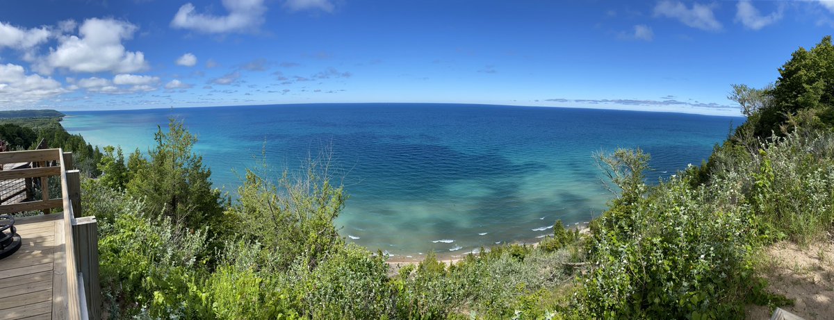 What’s your favorite view in Northern Michigan? #nomi

Here’s the view from the Arcadia Scenic Turnout on #M22 on our way to Frankfort today. #PureMichigan #icecream