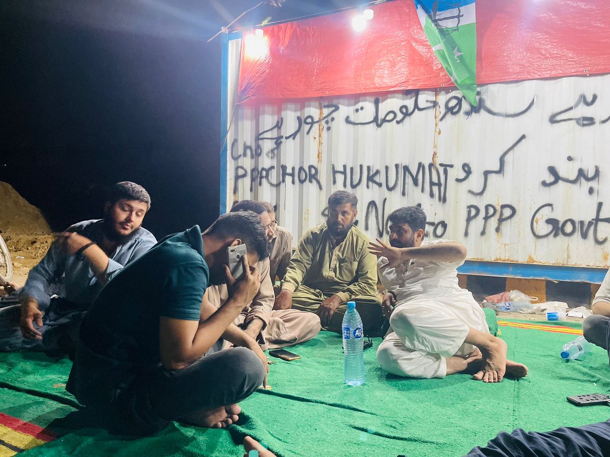 Waleedaqil2's tweet photo. The State of Pakistan should take serious notice on this
Is it the way anyone can harm MPA
And He's The Only MPA in Karachi Who live between the people and become the voice of Oppressors
@SyedARasheedJIP
#سیدعبدالرشیدکورہاکرو https://t.co/bQGOhMF6rg