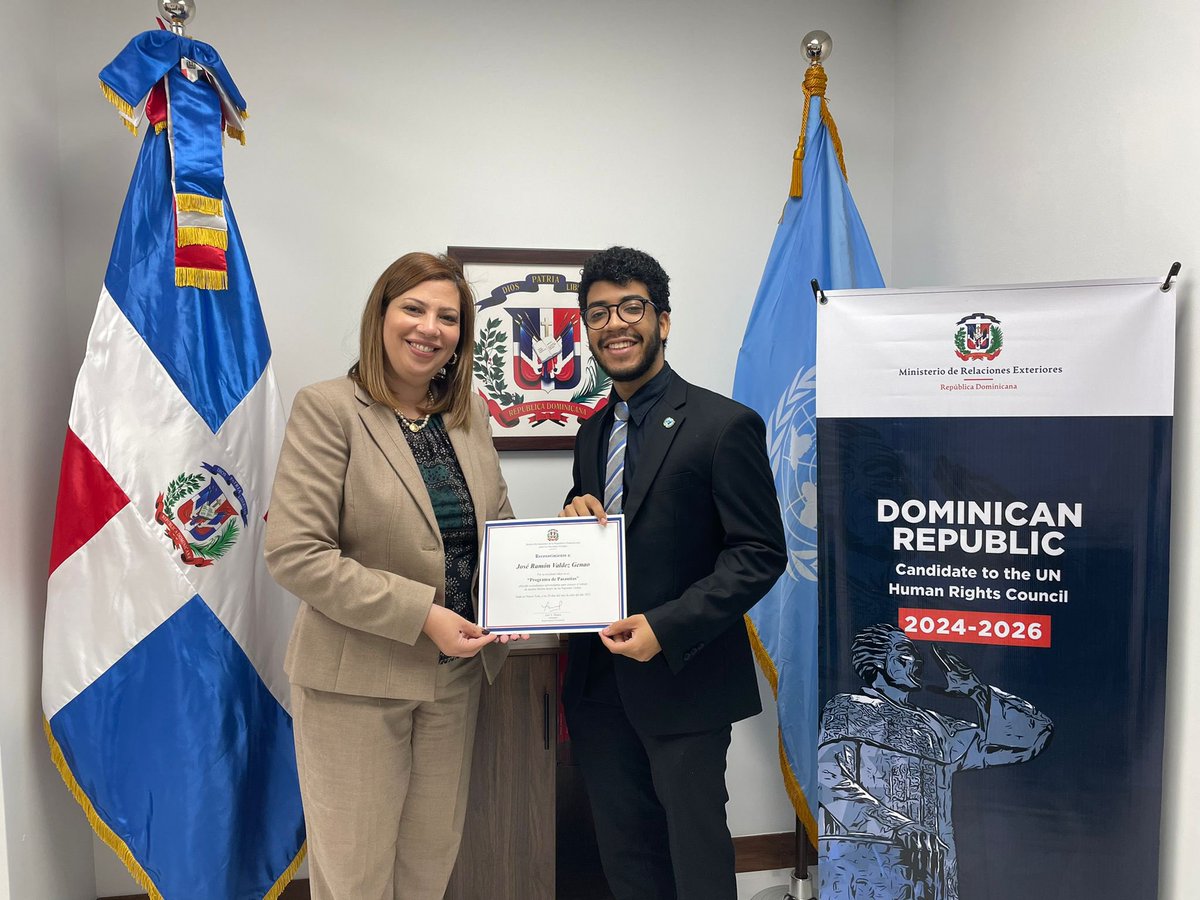 RDenONU's tweet photo. Nos despedimos de nuestros pasantes de verano con la esperanza de continuar con nuestro programa y de esta forma seguir promoviendo la inclusión de la juventud 🇩🇴 a todos los niveles en @ONU_es. Los esperamos en el 2023!!!. @MIREXRD @JuventudRD https://t.co/o6VXfEL6OI