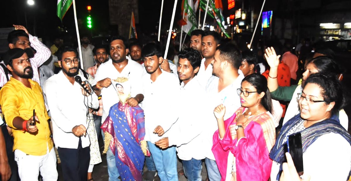 RakhuDasTPYC's tweet photo. As per instructions of @IYC President @srinivasiyc ji,  Tripura Pradesh Youth Congress took out a protest rally &amp; Burn effigy of Smritiirani in Agartala. https://t.co/bbNWW51fzc