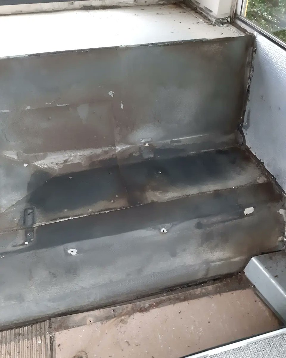 NoRainTheBus's tweet photo. Started a bit of engine bay bench work. Removed the liner and seat separator plate and found random things—coins, trash, toys, and a bit of mold.》》》https://t.co/NBtElWQuHX
#schoolbusconversion
#norainthebus🚍 https://t.co/8MQG8zNNyQ