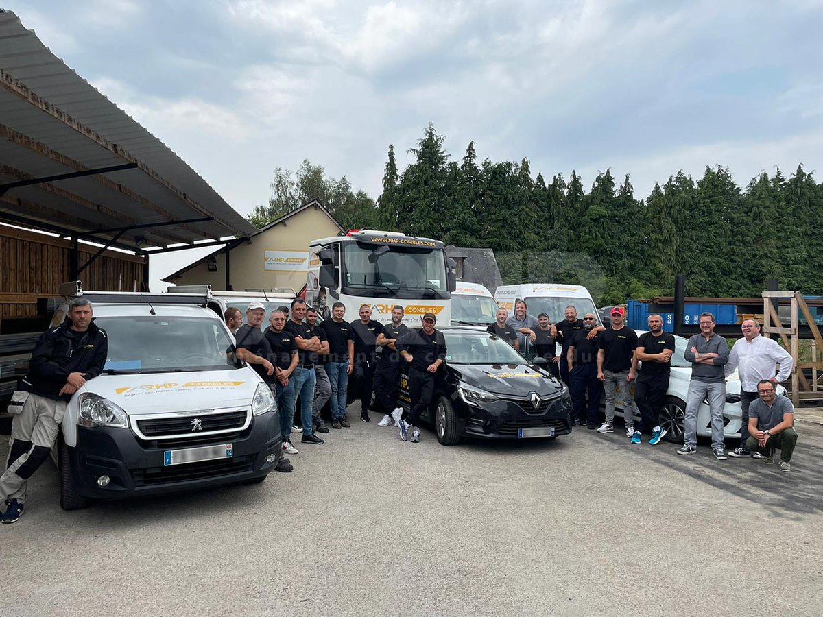 RhpCombles's tweet photo. Nos équipes s'offrent un moment de convivialité avant de profiter de quelques semaines de vacances. Mais n'ayez crainte ! Une permanence est en place pour assurer les rendez-vous et l'avancement des travaux.

Un projet d'agrandissement ? RDV sur : https://t.co/iDa0t7Waep https://t.co/w5st5JmJPX
