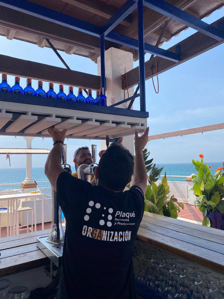 PlaqueEventos's tweet photo. Creando ambientes increíbles con #HeinekenSilver en las mejores terrazas de verano a pie de playa como @elbalnearioMLG en Málaga. Trabajazo de nuestro equipo con el diseño e implementación de la marca en este importante punto de venta
#decoracionintegral 
#activaciondemarca https://t.co/1Zq6LAZU5K