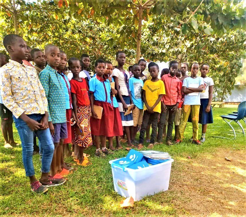 RCCS_GSF's tweet photo. During the holidays period kids from the community are attending the #ReadingtheGreatestVigour, #ReadingWatersyourMind" program #RCCS where they #readbooks, #playstories, #playsketches and even they #learnICT
@SomaRwanda @BugeseraDistr
@RwandaEast
@Rwanda_Edu
@NtaramaS https://t.co/ZFBnryDSKY